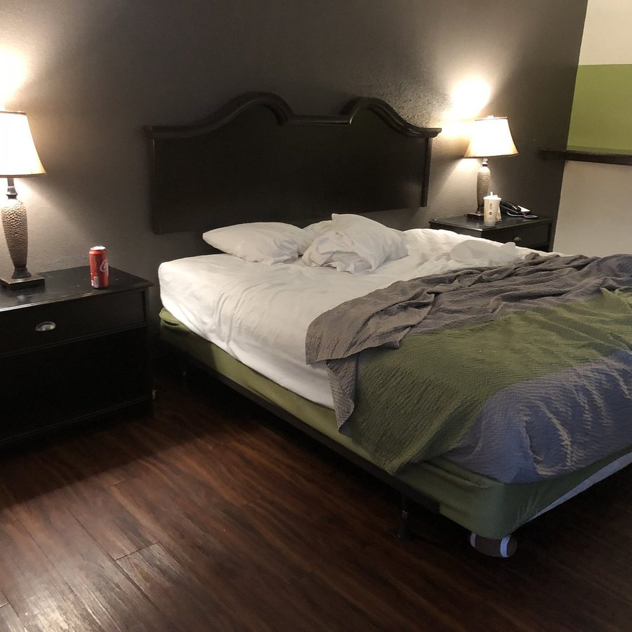 Studio 6 Rome Skytop — Guest room