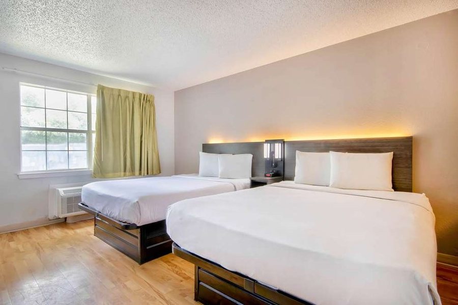 Studio 6 San Antonio Airport — Guest room