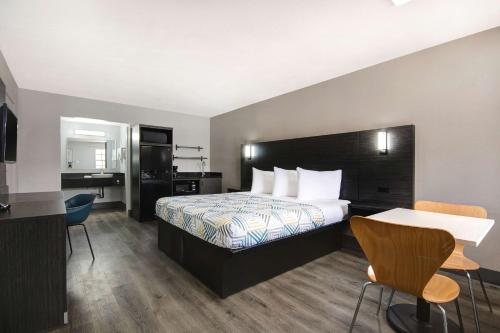 Studio 6 San Antonio Medical Center — Guest room