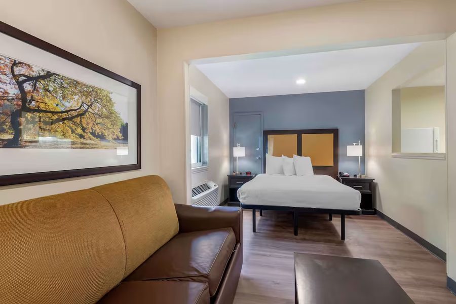 Studio 6 Suites Charlotte NC Tyvola Rd Executive Park — Guest room