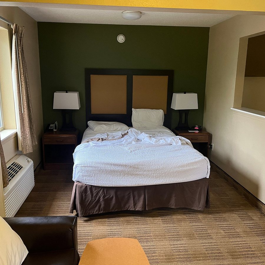 Studio 6 Suites Greenville SC Haywood Mall — Guest room