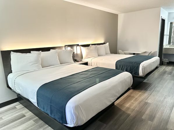 Studio 6 Suites Louisville KY Airport Expo Center — Guest room