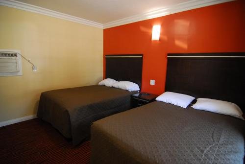 Studio City Inn Los Angeles California — Guest room