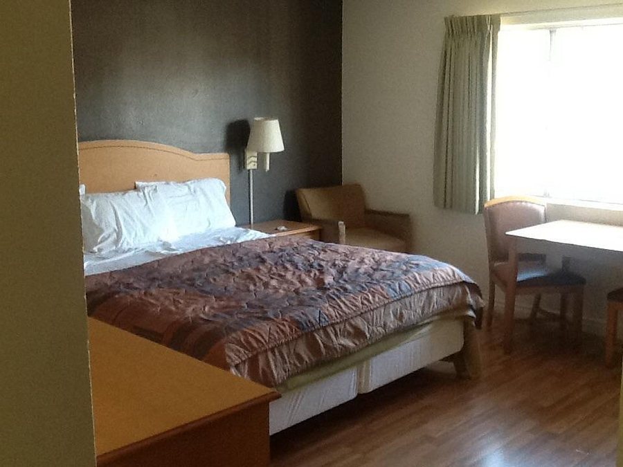 Studio Inn Van Nuys Los Angeles California — Guest room