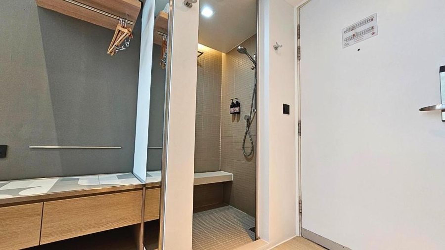 Studio M Hotel Singapore — Bathroom