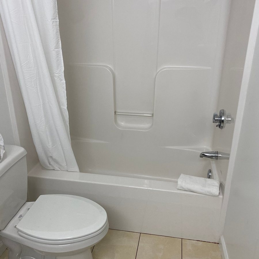 Studio Motel — Bathroom