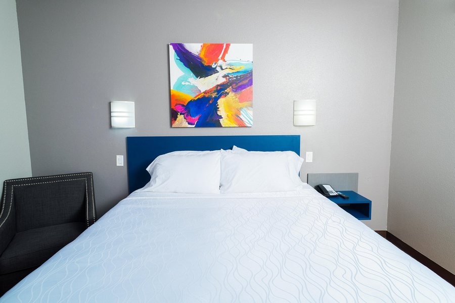 Studio Z Ascend Hotel Collection — Guest room