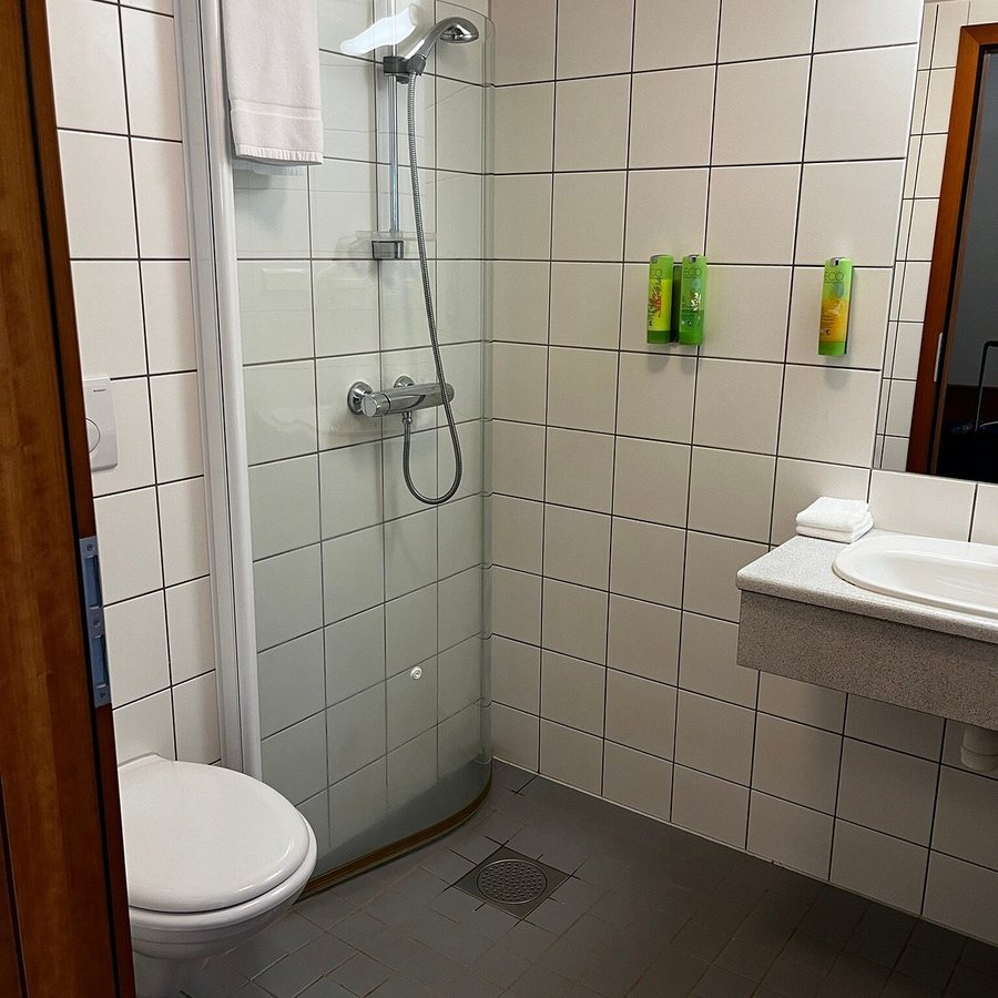 Stundarfriour — Bathroom