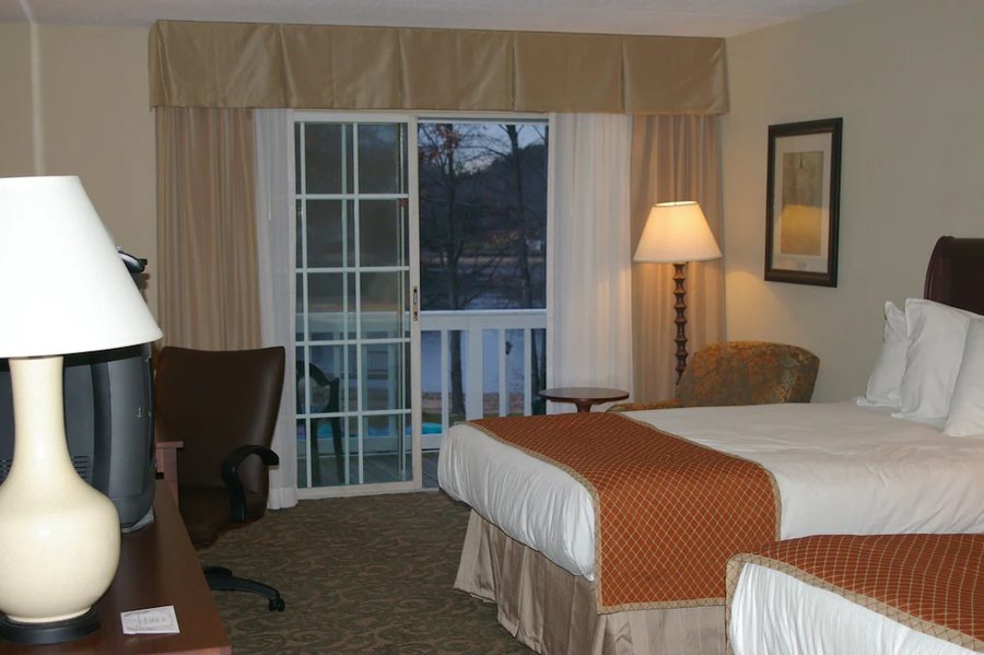 Sturbridge Host Hotel Conference Center — Guest room