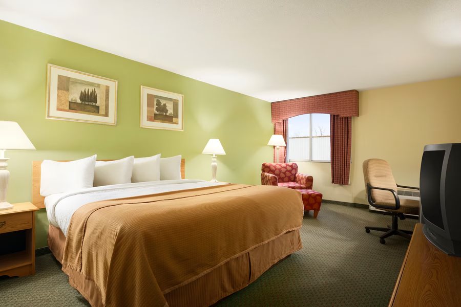 Sturgis Lodge and Suites Travelodge by Wyndham — Guest room