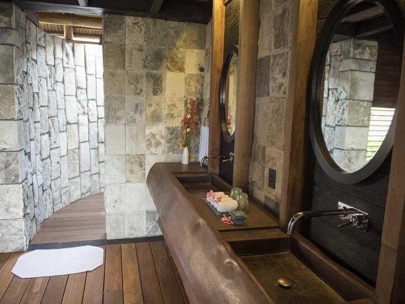 Suarga Padang Padang — Bathroom