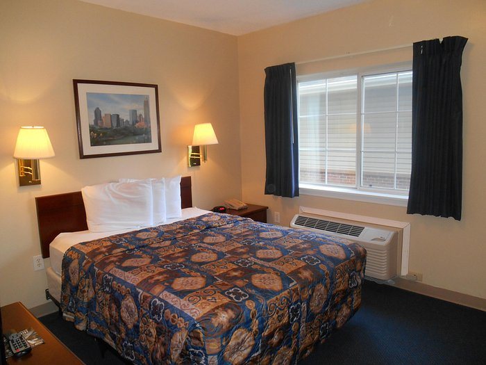 Suburban Extended Stay Hotel of Charlotte WT Harris — Guest room