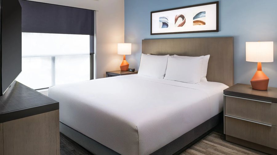 Suburban Studios Auburn Hills Detroit — Guest room