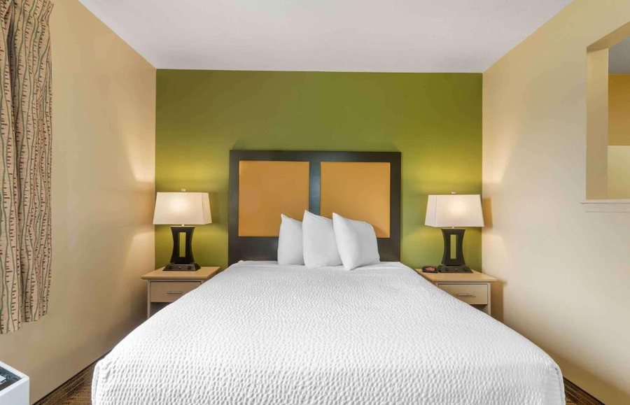 Suburban Studios Louisville East — Guest room