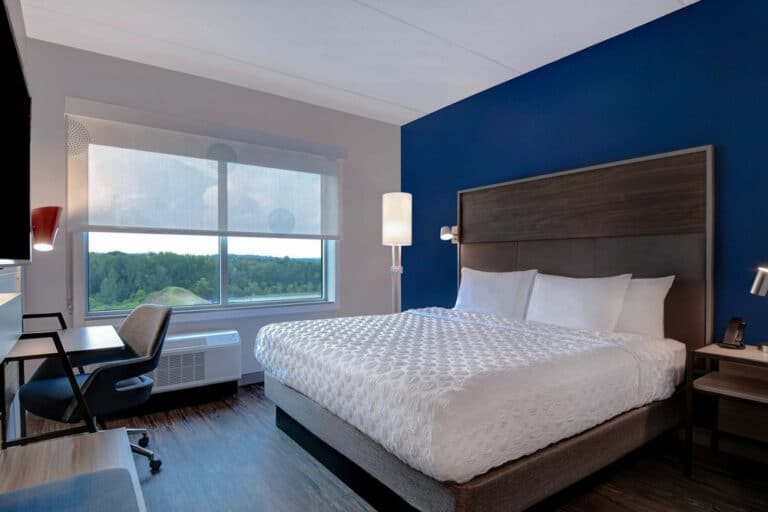 Suburban Studios Macon North — Guest room