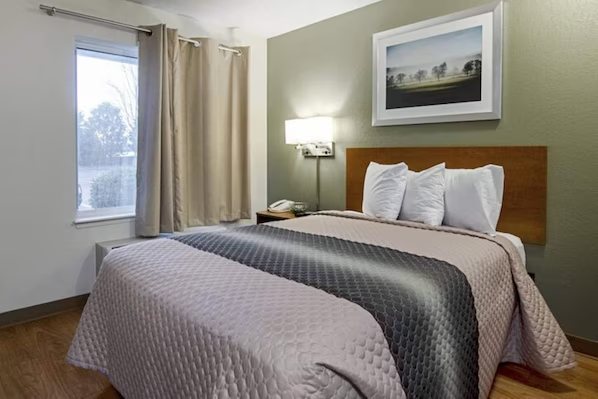 Suburban Studios — Guest room