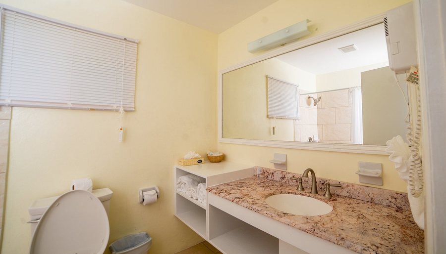 Sugar Bay Club Suites Hotel — Bathroom