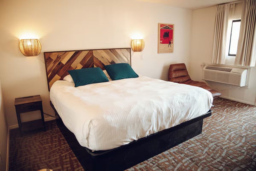 Sugar Loaf Lodge — Guest room