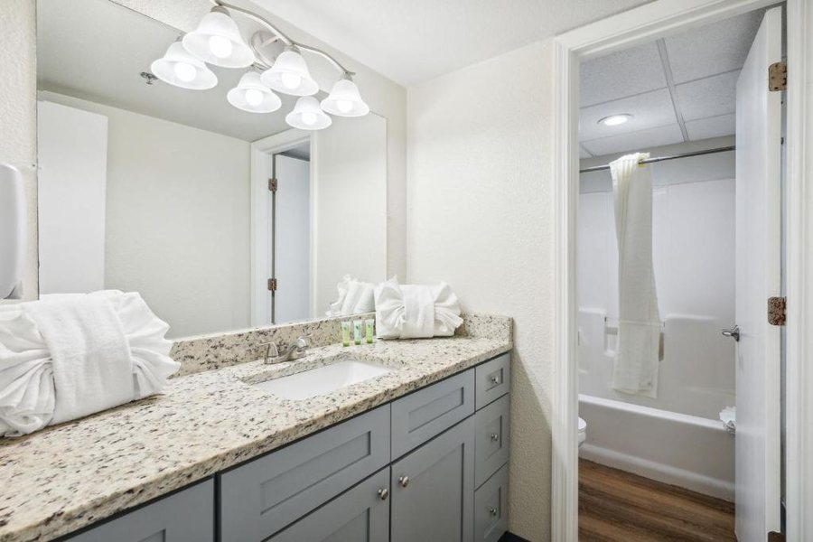 Sugar Sands Beachfront Hotel a By The Sea Resort — Bathroom