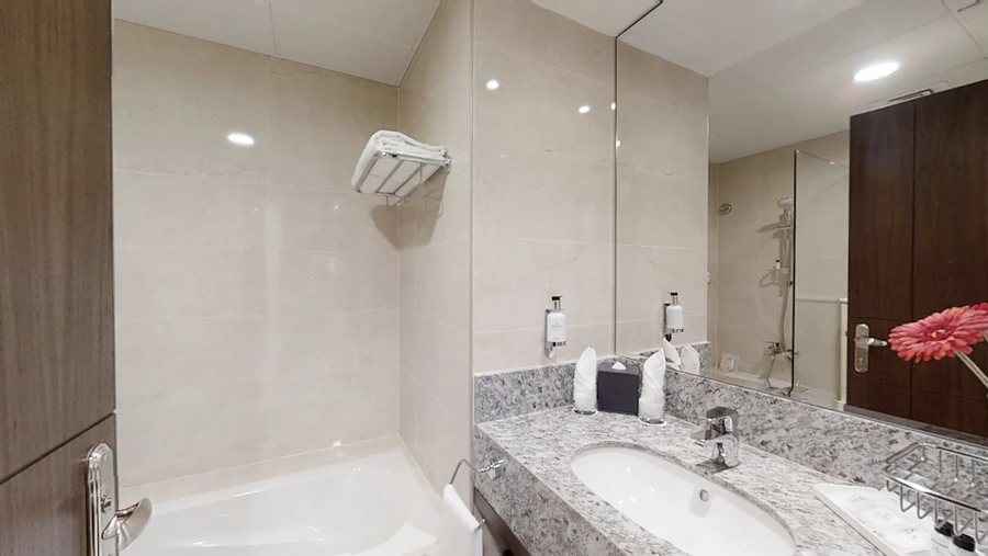 Suha Creek Hotel Apartments — Bathroom
