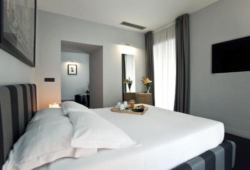 Suite Art Navona — Guest room