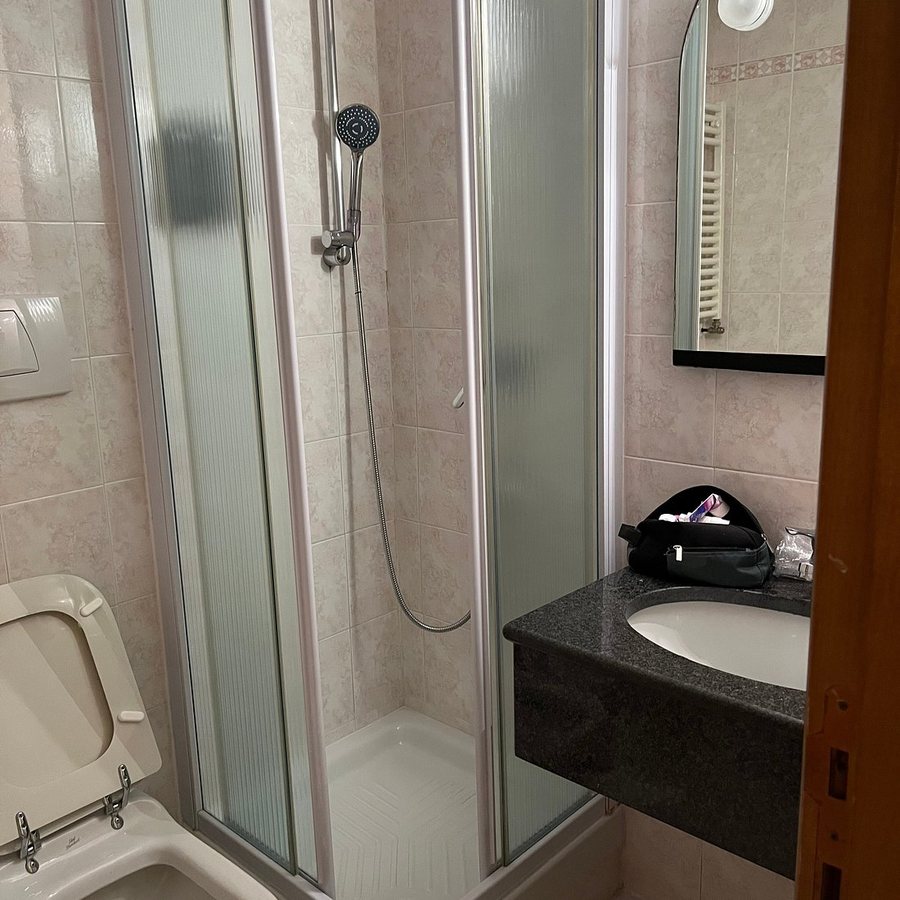 Suitedreams — Bathroom