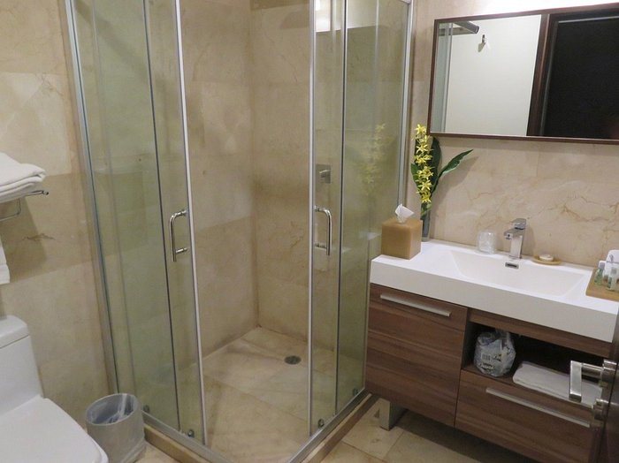 Suites Amberes — Bathroom