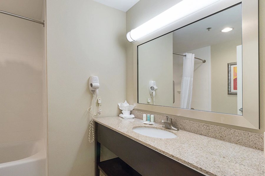 Suites at Sunchase — Bathroom