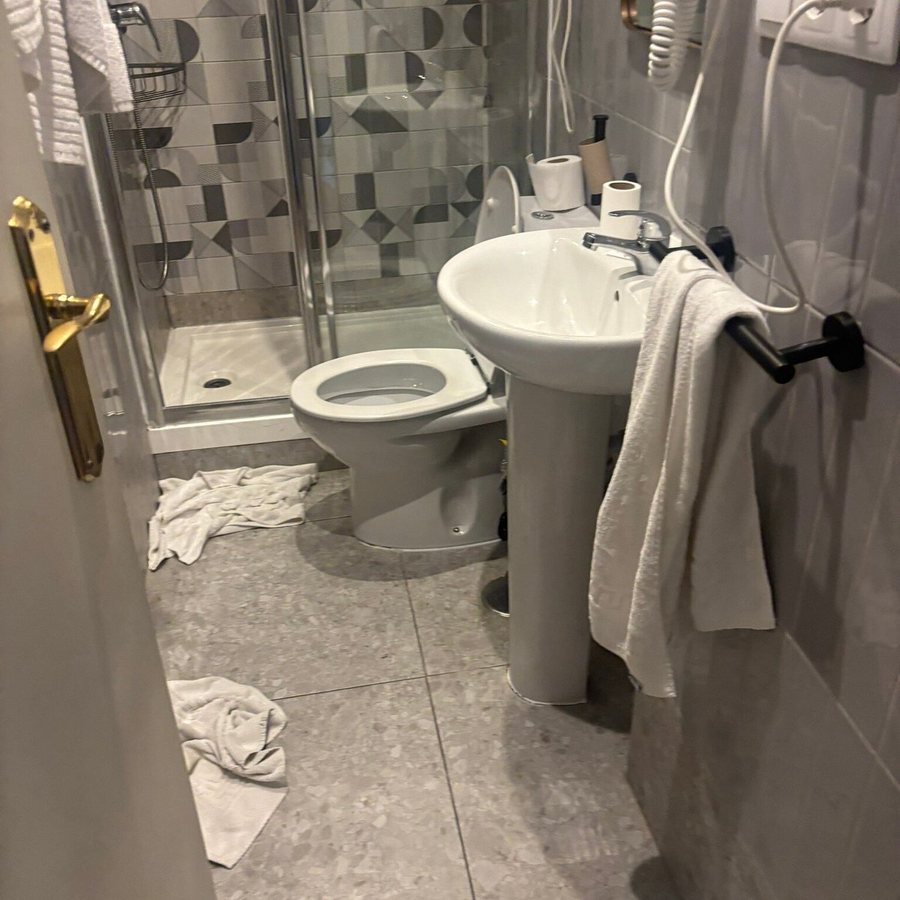 Suites You Zinc — Bathroom