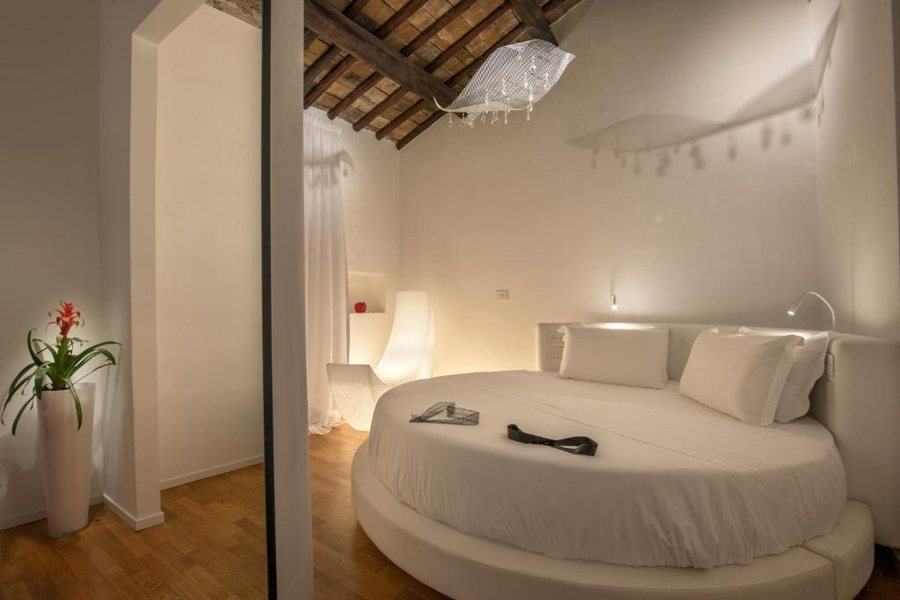 SuiteSistina for Brave Lovers — Guest room