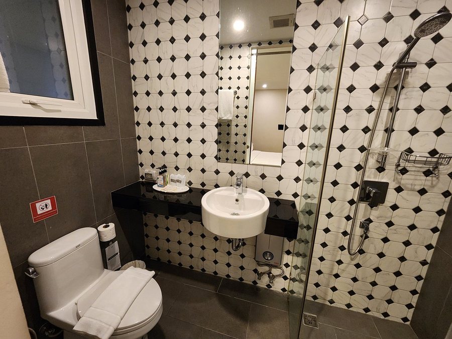 Sukhon Hotel — Bathroom