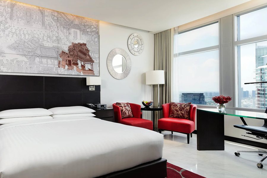 Sukhumvit Suites Hotel — Guest room