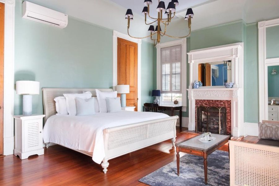 Sully Mansion Bed and Breakfast — Guest room