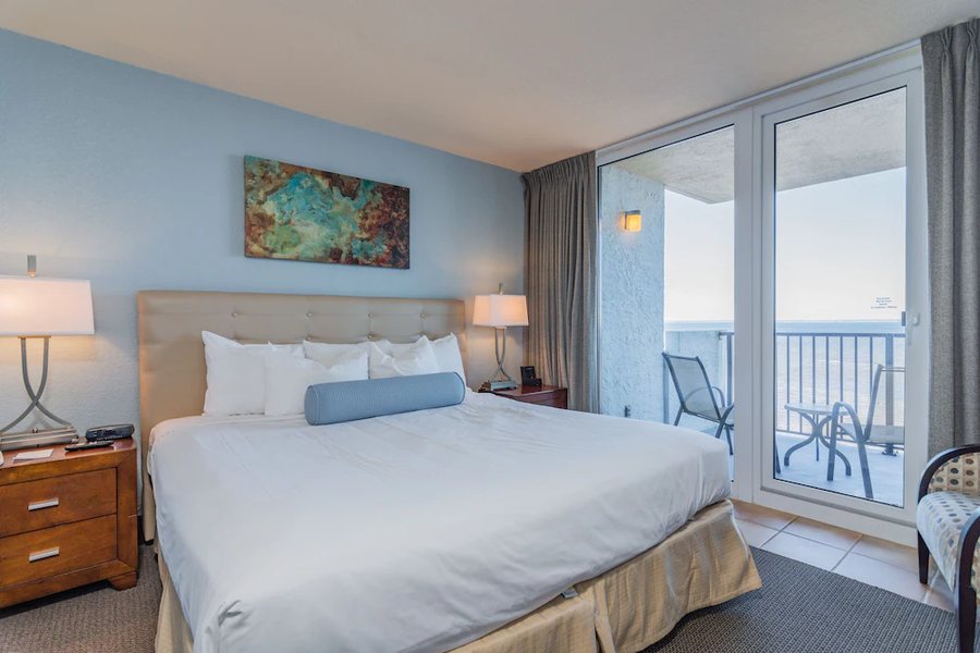 Summer Breeze — Guest room