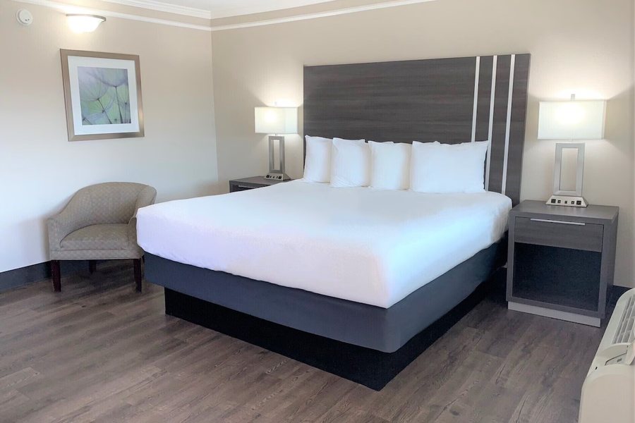 Summerfield Inn Fresno Yosemite — Guest room