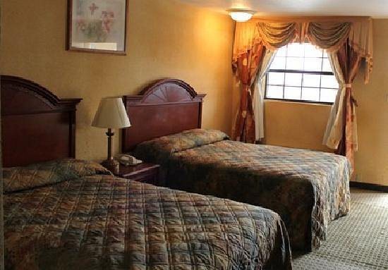Summit Inn Houston Medical Center NRG Park — Guest room