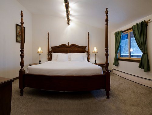 Summit Lodge Resort — Guest room