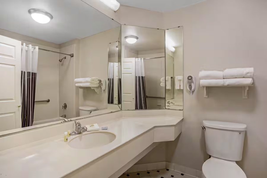 Summit Street Inns — Bathroom