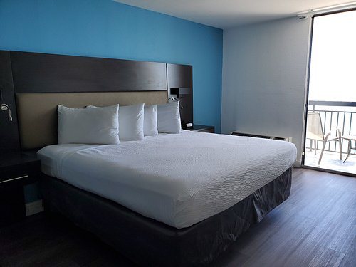 Sun N Sand Resort — Guest room