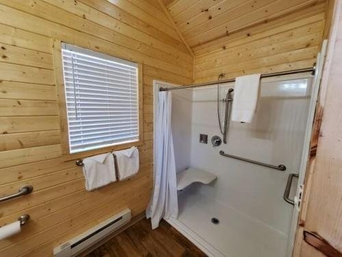 Sun Outdoors Canyonlands Gateway — Bathroom