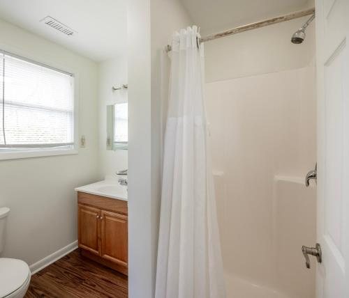 Sun Outdoors Cape Charles — Bathroom
