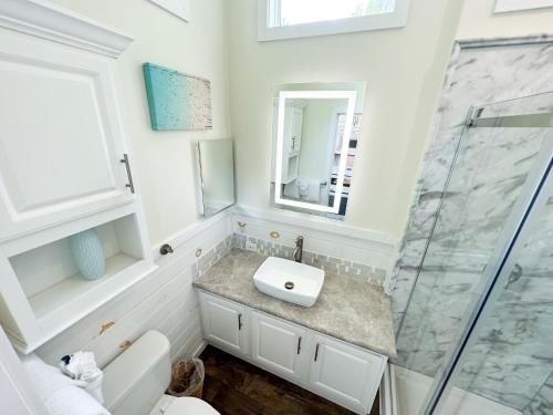 Sun Outdoors Myrtle Beach — Bathroom