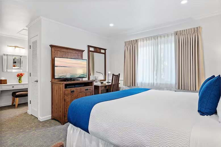 Sun Outdoors Santa Barbara — Guest room