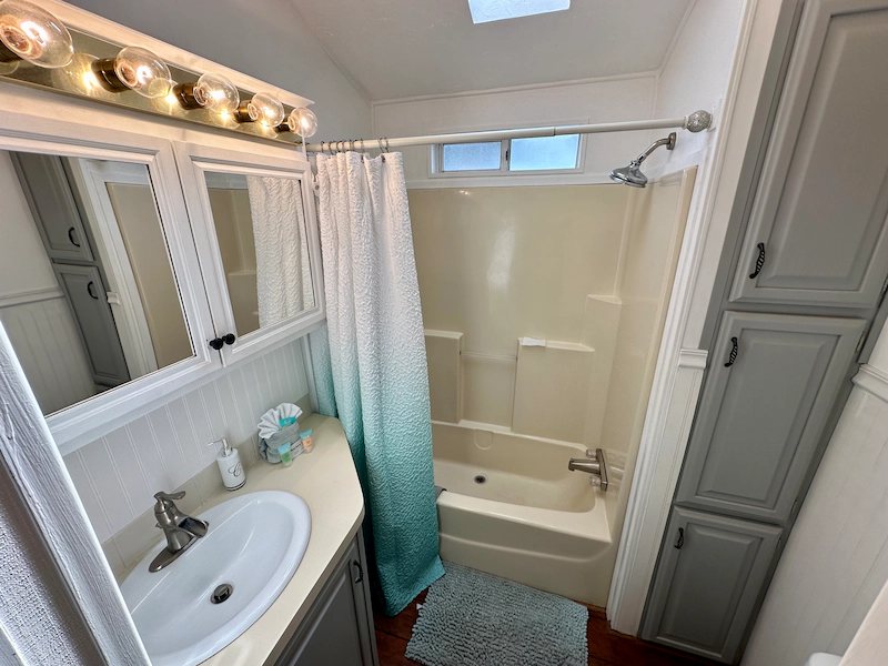 Sun Outdoors Sarasota — Bathroom