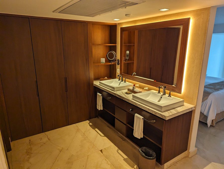 Sun Palace Cancun — Bathroom