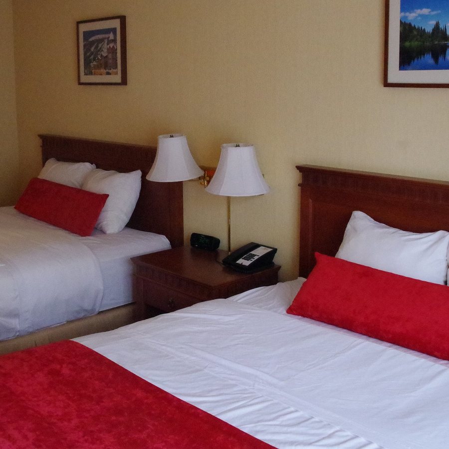 Sun Peaks Lodge — Guest room