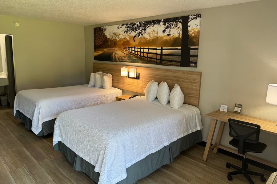 Sun Retreats Crystal River — Guest room