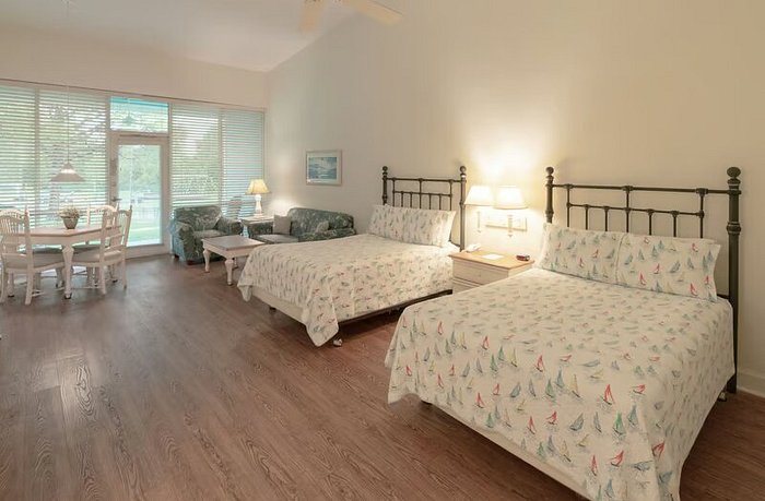 Sun Retreats Dunedin — Guest room