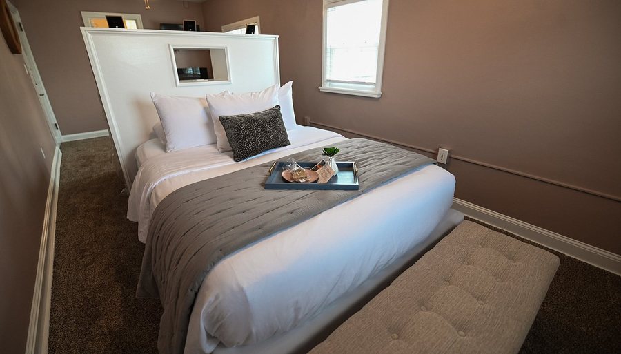 Sun Retreats Geneva On The Lake — Guest room