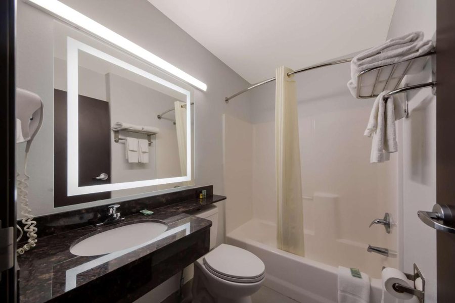 Sun Retreats San Antonio West — Bathroom